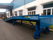 Cầu dẫn lên container (Container loading ramp)